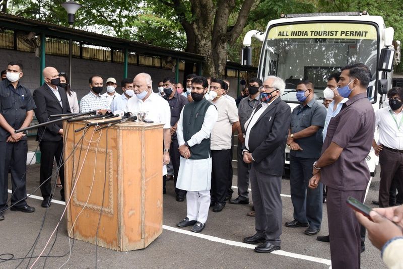 ಬಳಿಕ ಮಾತನಾಡಿದ ಅವರು, ಪ್ರವಾಸೋದ್ಯಮ ಅತಿ ಹೆಚ್ಚು ಉದ್ಯೋಗಗಳನ್ನು ಸೃಜಿಸುವ ಉದ್ಯಮವಾಗಿದೆ. ಕೋವಿಡ್-19ರ ಹಿನ್ನೆಲೆಯಲ್ಲಿ ಪ್ರವಾಸೋದ್ಯಮಕ್ಕೆ ಭಾರಿ ಹಿನ್ನಡೆ ಉಂಟಾಗಿರುವುದು ಸರ್ವವೇದ್ಯವಾಗಿದೆ. ಈ ಸನ್ನಿವೇಶದಲ್ಲಿ ನಿರುದ್ಯೋಗ ನಿವಾರಣೆಯ ದಿಕ್ಕಿನಲ್ಲಿ ಪ್ರವಾಸೋದ್ಯಮಕ್ಕೆ ಚೇತರಿಕೆ ನೀಡಲು ನಮ್ಮ ಸರ್ಕಾರ ಬದ್ಧವಾಗಿದೆ ಎಂದರು.