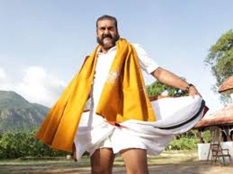 நெப்போலியன் இயர் பெயர் குமரேசன் துரைசாமி இது தான் உண்மையான பெயர் சினிமா துறைக்காக நெப்போலியன் என்று மாற்றி வைத்து கொண்டார் 