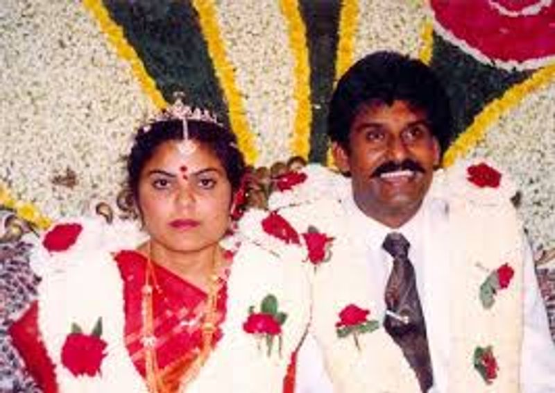 நெப்போலியன் ஜெயசுதா என்பவரை கல்யாணம் செய்து கொண்டார் இவங்களுக்கு இரண்டு குழந்தைகள் 
