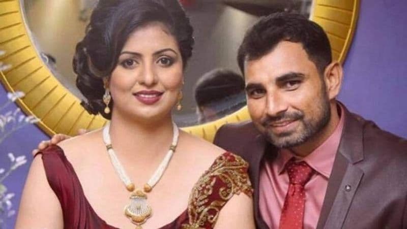 बताते चलें कि मोहम्मद शमी का पत्नी हसीन जहां के साथ विवाद चल रहा है। ये मामला कानूनी भी बन चुका है। शमी पर हसीन जहां कई गंभीर आरोप लगा चुकी हैं। इसमें से एक मैच फिक्सिंग का आरोप भी था। तेज गेंदबाज को जांच तक का सामना करना पड़ा था।