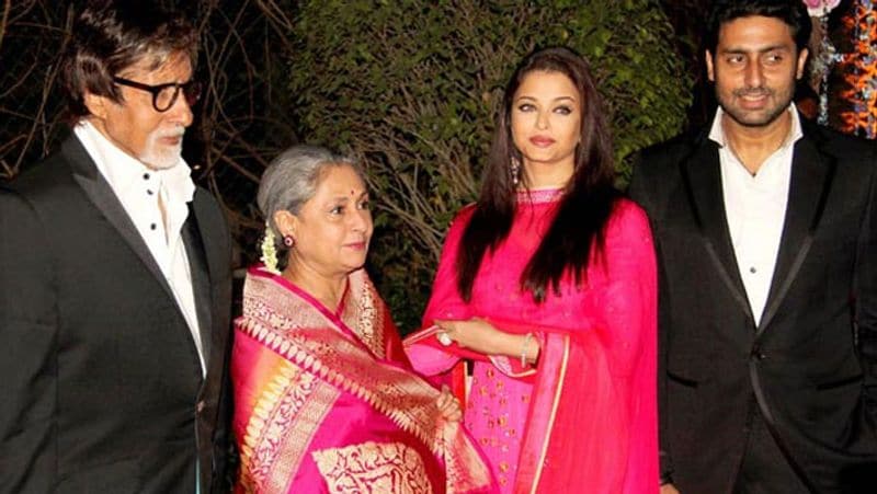 ভিডিওটিতে শাশুড়ি জয়া ঐশ্বর্যকে নিয়ে অনেক প্রশংসা করেছেন। যা মুহূর্তের মধ্যে নজর কেড়েছ নেটিজেনদের।