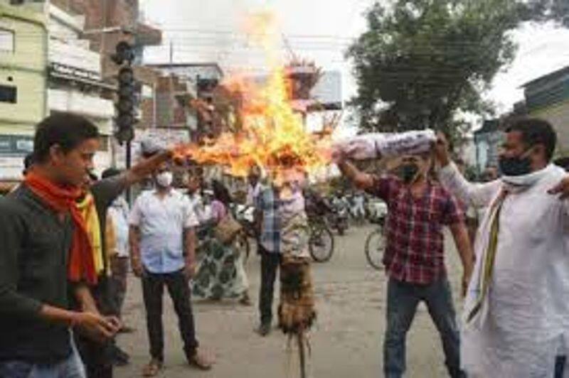 Fans of Sushant ingh Rajput Protest Against Salman khan and karan Johar