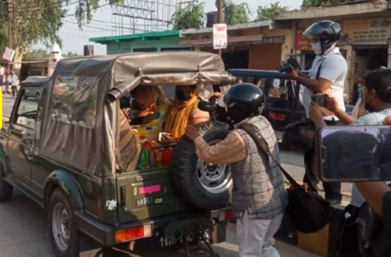 सेना के अधिकारी भी शहीद के घर पहुंच गए। कुछ देर बाद सेना के अधिकारी शहीद की पत्नी व बच्ची को अपने साथ ले गए। जानकारी के अनुसार शहीद विपुल का अंतिम संस्कार पश्चिम बंगाल में ही होगा।

