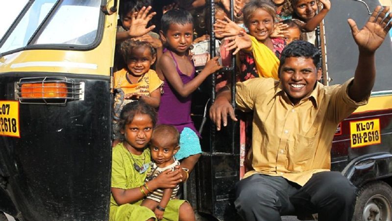 2007ರಲ್ಲಿ ಎನ್ಜಿಒ ಆರಂಭ:ಹೀಗಿರುವಾಗಳೆ ಮುರುಗನ್ ಮತ್ತೊಂದೆಡೆ ರಸ್ತೆಯಲ್ಲಿ ಓಡಾಡುತ್ತಿದ್ದ ಅನಾಥ ಮಕ್ಕಳು, ಹಿರಿಯರು ಹಾಗೂ ಮಾನಸಿಕ ರೋಗಿಗಳ ರಕ್ಷಣೆ ಮಾಡುವ ಕಾರ್ಯ ಆರಂಭಿಸಿದ್ದರು. 2007ರಲ್ಲಿ ಮುರುಗನ್ ಸಾಮಾಜಿಕ ಕಾರ್ಯಕರ್ತನಾಗಿ ಇಂತಹವರ ಸೇವೆ ಮಾಡಲು ನಿರ್ಧರಿಸಿದ. ಈ ನಿಟ್ಟಿನಲ್ಲಿ ಅದೇ ವರ್ಷ ಥೆರುವೋರಂ ಹೆಸರಿನ ಎನ್ಜಿಒ ಕೂಡಾ ತೆರೆದರು.