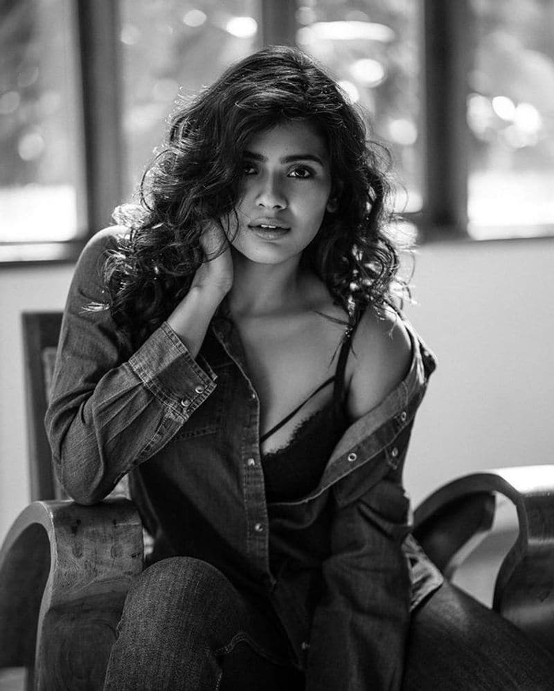 Hebah Patel latest Photo Shoot with out makeup look