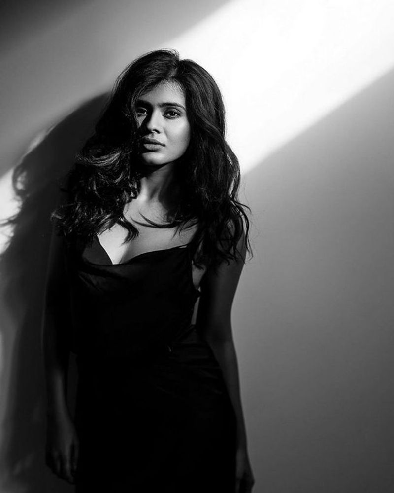 Hebah Patel latest Photo Shoot with out makeup look
