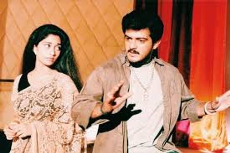 அஜித் முதல் முதலில் ஷாலினியிடம் எப்படி காதலை வெளிப்படுத்தினார் தெரியுமா? அமர்க்களம் படத்தின் இயக்குனர் ஷூட்டிங் ஸ்பாட்டில் அமர்ந்து கொண்டு இருக்கும்போது, இயக்குனரிடம், இந்த படத்தை சீக்கிரம் முடித்து விடுங்கள் இல்லை என்றால் நான் ஷாலினியை காதலிச்சிடுவேன்னு நினைக்கிறன் என்று. அப்பொழுது ஷாலினி பக்கத்தில் தான் அமர்ந்து கொண்டு இருந்தாராம்.