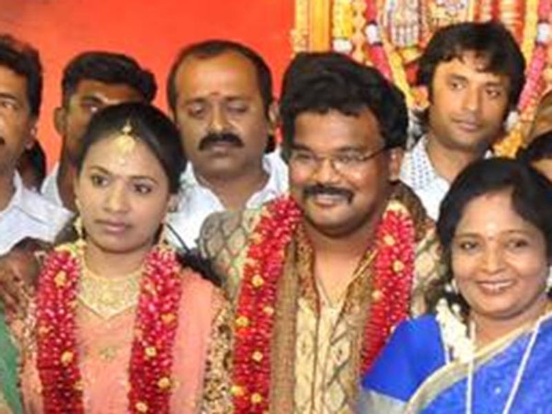 தன்னுடைய மகன் சுகந்தனுக்கு 2016 ஆம் ஆண்டு, தமிழக பாஜக தலைவராக இருந்த போது திருமணம் செய்து வைத்தார் தமிழிசை.