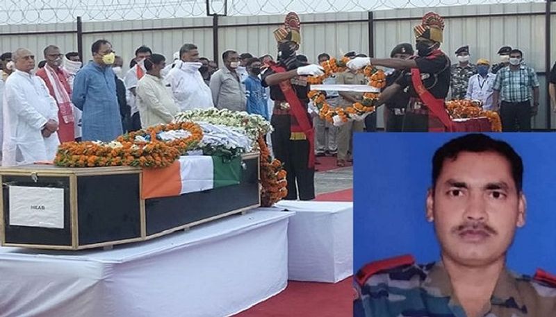 शहीद जवान की पत्नी रिक्की देवी ने कहा कि सात महीने पहले ही दो महीने की छुट्टी पर पति घर आए थे। छह जून को अंतिम बार उनकी पति से फोन पर बात हुई थी तो उन्होंने घर की जानकारी लेने के बाद वहां का माहौल ठीक होने की सूचना दी थी। कहा था कि यहां सब अच्छा है, मैं जल्द ही घर आऊंगा।
