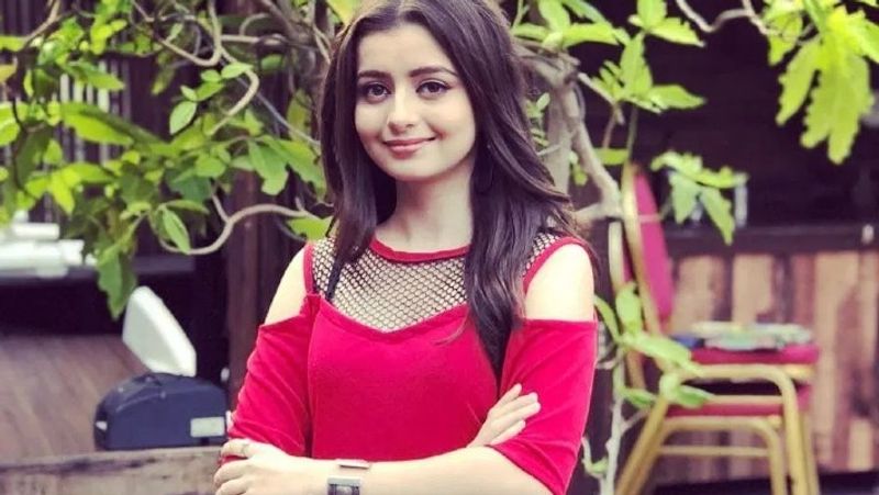 <p><br />
जानकारी के मुताबिक, चाहत पांडेय के मामा के कोई बच्चे नहीं हैं। उन्होंने किसी दूसरे के बच्चे को गोद ले लिया हुआ। एक्ट्रेस की मां चाहती हैं कि उनका भाई उनके बच्चों को गोद ले। जिससे उनकी सारी संपत्ति बच्चों को मिल जाए। वह लगातार अपने भाई को इस बात के लिए धमकी भी रे रहीं थीं।<br />
</p>
