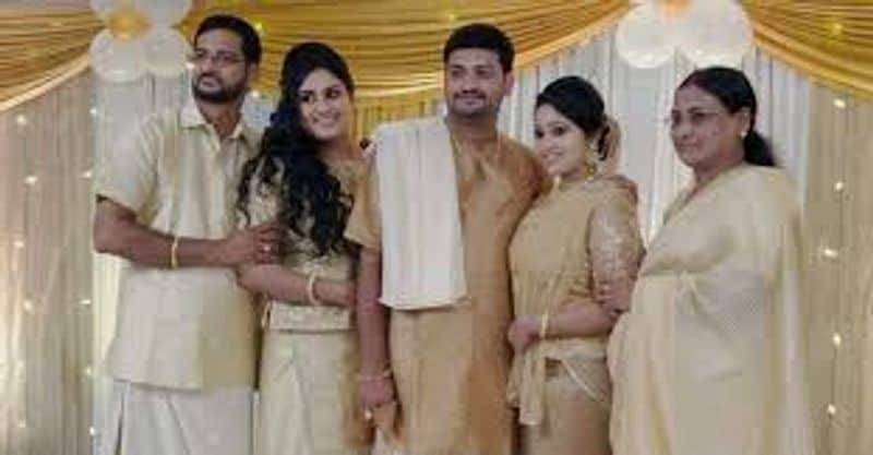 அதன் பிறகு கணவன் - மனைவிக்குள் ஏற்பட்ட கருத்து வேறுபாடு காரணமாக பிரிந்திருந்த இருவரும், சமீபத்தில் சட்டப்படி விவாகரத்து பெற்றனர். 