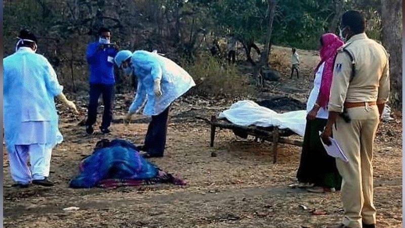 पुलिस के मुताबिक, मृतक की 13 जून कोरोना पॉजिटिव पाया गया था। जहां उसको इसी दिन यमुनानगर के अस्पताल में भर्ती करवाया गया था। डॉक्टरों ने बताया कि दो दिन पहले उसकी तबीयत अचानक ज्यादा बिगड़ गई थी। जहां उसे वेंटिलेटर पर रखा गया था, वहीं उसके परिवार के अन्य लोगों को आइसोलेट कर दिया गया है। (प्रतीकात्मक फोटो)