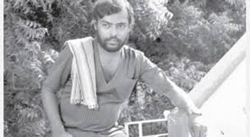 மணிவண்ணன் பாரதிராஜாவிடம் உதவி இயக்குனரா பயணிச்சி எல்லாம் பணிகளும் செரியாக கையாண்டு வந்தவர் 