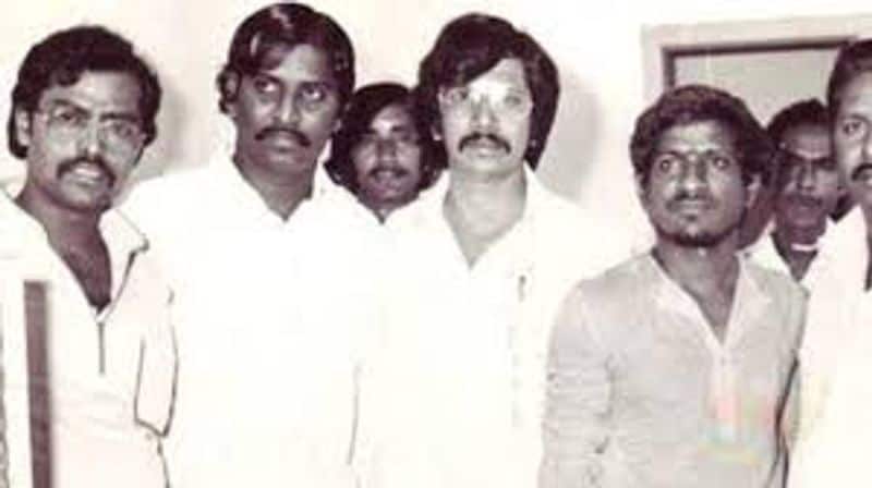 யாரும் பார்த்திடாத அரிய புகைப்படம் வைரமுத்து , இளையராஜா மற்றும் மணிவண்ணன் ஆகியோர் சேர்ந்து எடுத்த பழைய புகைப்படம் 