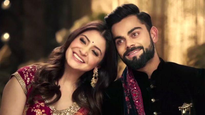 লকডাউনের মাঝে একাধিক ভাইরাল খবরের শিকার বিরুষ্কা। কয়েকদিন আগেই প্রকাশ্যে এসেছিল বিয়ে ভাঙতে চলেছে বিরুষ্কার। এবার প্রকাশ পেল অনুষ্কার বেবিবাম্পের ছবি।