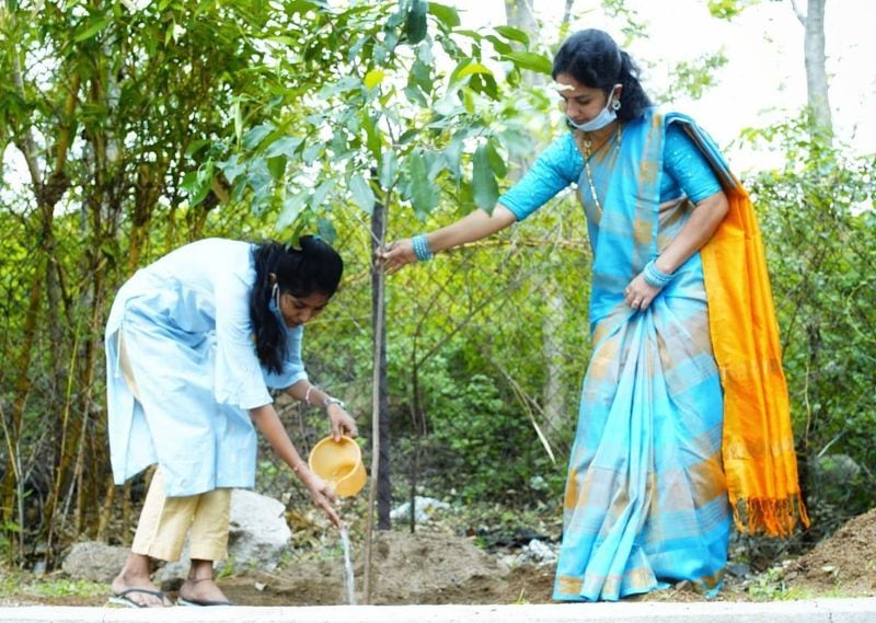 Singer madhupriya participated green india challange