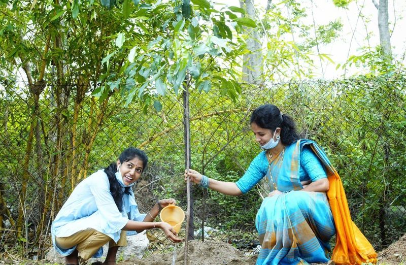 Singer madhupriya participated green india challange
