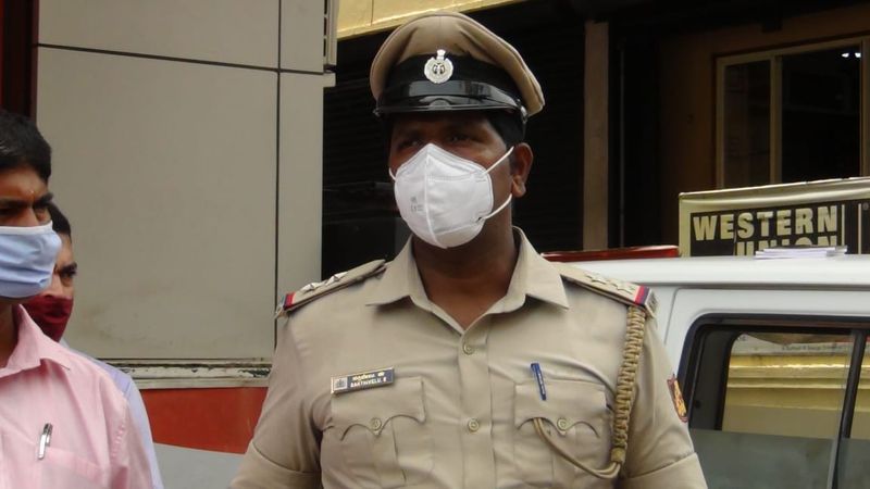 ಈ ಕಾರ್ಯಕ್ರಮದಲ್ಲಿ ಕೊರೊನಾ ನೊಡಲ್ ಅಧಿಕಾರಿ ಡಾ. ಪ್ರಶಾಂತ್ ಭಟ್, ನಗರ ಪೊಲೀಸ್ ಠಾಣಾಧಿಕಾರಿ ಸಕ್ತಿವೇಲು ಅತಿಥಿಗಳಾಗಿದ್ದರು. ಸಮಿತಿಯ ಪ್ರಧಾನ ಸಂಚಾಲಕ ನಿತ್ಯಾನಂದ ಒಳಕಾಡು ಅವರು ಪ್ರಾಸ್ತವಿಕ ನುಡಿಗಳಾಡಿದರು. ಸಹಸಂಚಾಲಕ ತಾರಾನಾಥ್ ಮೇಸ್ತ ಶಿರೂರು ವಂದಿಸಿದರು.