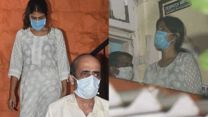 खबरों की मानें तो पुलिस द्वारा की गई 11 की घंटे की पूछताछ में रिया ने सुशांत और उनकी मौत से जुड़े कई राज खोले। हालांकि, उन्होंने क्या बताया अभी ये बात सामने नहीं आई है।