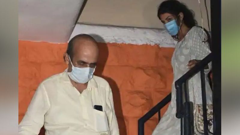 पुलिस फिल्म इंडस्ट्री में सुशांत के लिए कैसा माहौल था, इसे भी समझने की कोशिश कर रही है। पुलिस जल्द ही एक बड़े प्रोडक्शन हाउस को बयान दर्ज कराने के लिए समन भेजेगी, जिसके साथ सुशांत ने अगली फिल्म के लिए कॉन्ट्रैक्ट साइन किया था। 