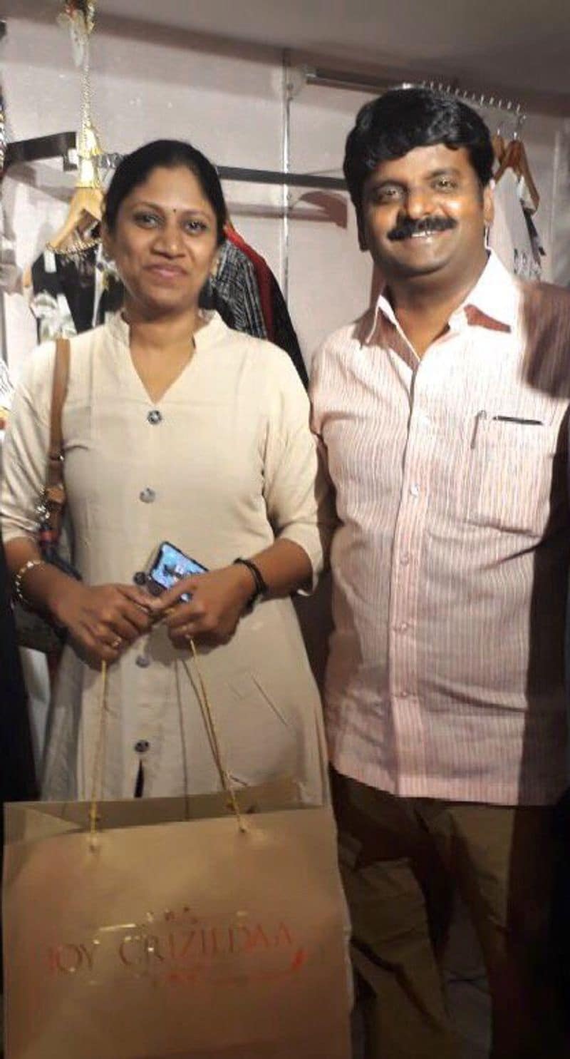 எம்.பி.பி.எஸ் முடித்த சில வருடங்களிலேயே எம்.எல்.ஏ. ஆன விஜய பாஸ்கர், அதன் பின்பு தான் ரம்யா என்கிற பெண்ணை திருமணமே செய்து கொண்டார். இவர்களுடைய திருமணத்தை, மறைந்த முன்னாள் முதலமைச்சர் ஜெயலலிதாதான் தாலி எடுத்து கொடுத்து நடத்தியும் வைத்தார்.
