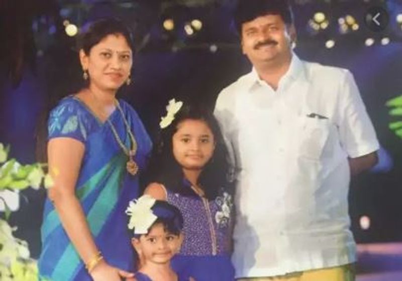 இந்த தம்பதிகளுக்கு ரிதன்யா பிரியதர்ஷினி என்கிற மூத்த மகளும், அனன்யா என்கிற இளைய மகளும் உள்ளனர்.
