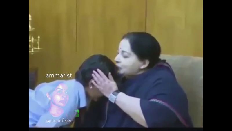 ரிதன்யாவிற்கு முத்தம் மிட்டு வாழ்த்துக்களையும் தெரிவித்தார்.