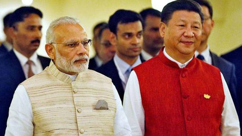 भारत की तरफ से शहीद हुए सैनिकों की पूरी लिस्ट जारी की गई, लेकिन चीन इसे लेकर पूरी तरह से खामोश क्यों है? इस सवाल को लेकर कुछ विश्लेषकों का कहना है कि चीन की सरकार चाहती है कि वह जनभावनाओं के दबाव के बजाय अपने हिसाब से फैसला लेने के लिए स्वतंत्र रहे। इसके साथ ही कहा ये भी जा रहा है कि अगर चीनी सेना के ज्यादा जवान मरे हैं तो इससे भी चीन की कमजोरी का संकेत जाने का डर है। विश्लेषकों का ये भी कहना है कि चीन के हिंसक झड़प को लेकर ज्यादा जानकारी ना देने और इसे गंभीर रूप में पेश ना करने के पीछे एक वजह अमेरिका के साथ उसकी बैठक भी हो सकती है।