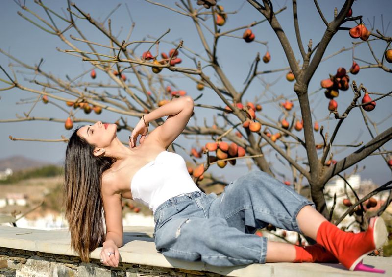 Bollywood Heroine Sonnalli Seygall (Sonali) Hot Photos