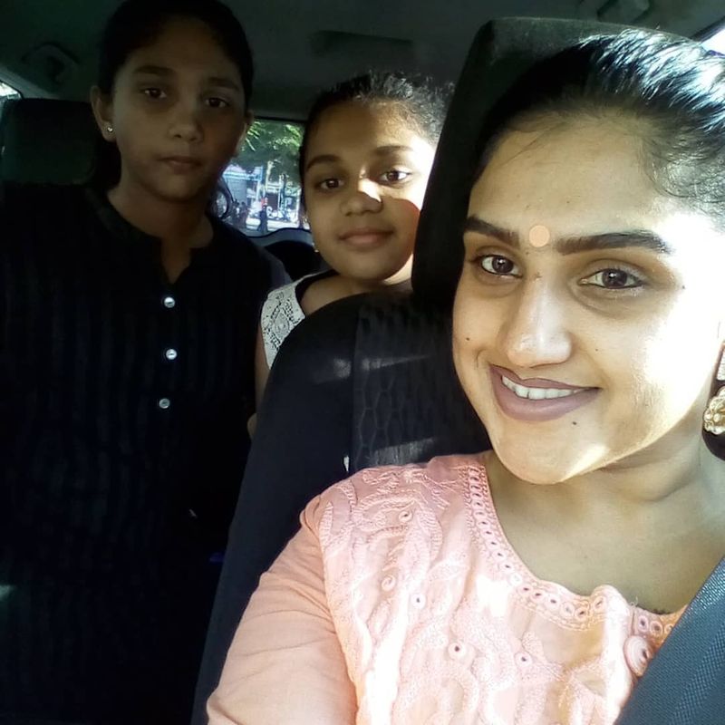 தற்போது வனிதா 3வது திருமணத்திற்கு தயாராகிவிட்டார். அதை உறுதி செய்துள்ள வனிதா, தன்னை திருமணம் செய்துகொள்ள உள்ளவர் பற்றிய தகவலையும் வெளியிட்டுள்ளார். வனிதாவை திருமணம் செய்து கொள்ள போகும் நபர் பெயர் பீட்டர் பால் என்றும், அவர் ஒரு பிலிம் மேக்கர் என தெரிவித்துள்ளார். 