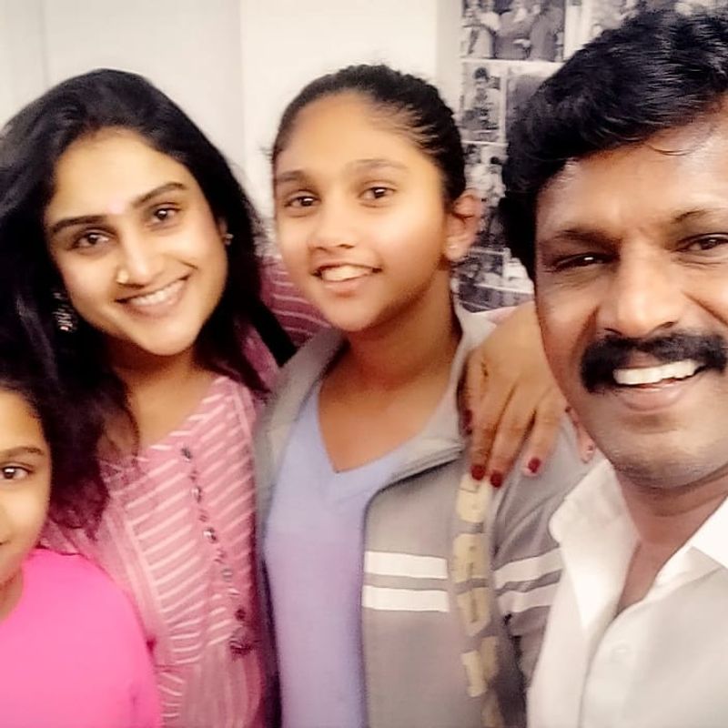இந்நிலையில் சில தொலைக்காட்சி நிகழ்ச்சிகளில் தலை காட்ட துவங்கிய இவர், கடந்த வருடம் விஜய் டிவி தொலைக்காட்சியில் ஒளிபரப்பான 'பிக்பாஸ்' நிகழ்ச்சியில் கலந்து கொண்டார்.