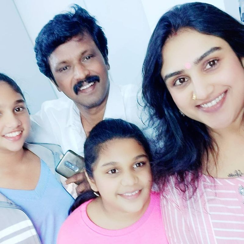 இந்நிலையில் தனது அம்மாவின் திருமணம் குறித்து வனிதாவின் மகள் தெரிவித்துள்ள கருத்து சோசியல் மீடியாவில் வைரலாகி வருகிறது. நான் உங்களை எவ்வளவு நேசிக்கிறேன் என உங்களுக்கே தெரியும். என்ன நடந்தாலும் நான் உங்களை ஆதரிப்பேன். நான் உங்களிடம் இருந்து தான் அனைத்தையும் கற்றுக்கொண்டேன்.