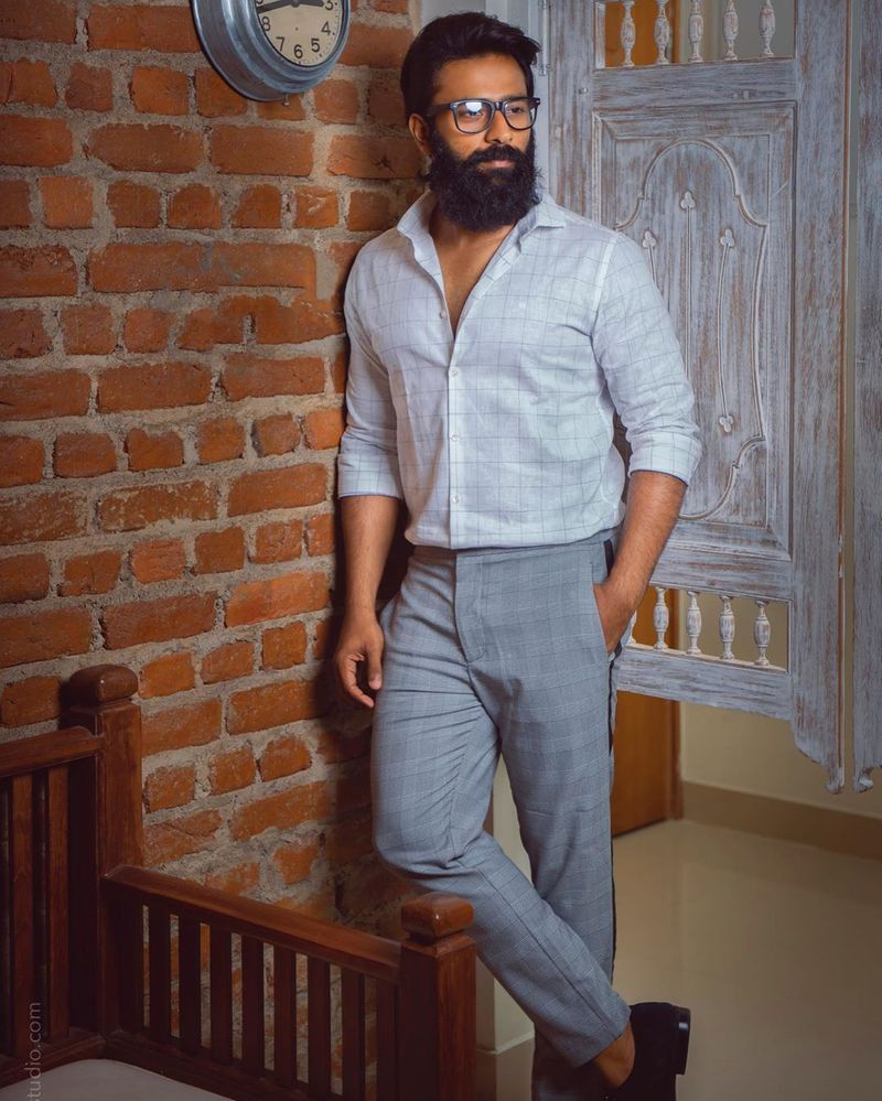 நடிகர் சாந்தனு, இதை மறைக்க வேறு செய்திகள் இருக்கும்... உருவாக்கப்படும்...ஆனால்... ஒருமுறை உருவாக்கப்பட்ட கரும்புள்ளி எப்போதும் கரும்புள்ளியாகவே இருக்கும். உயிரிழந்தவர்களின் குடும்பத்தினருக்கு எனது ஆழ்ந்த இரங்கல் என பதிவிட்டுள்ளார். 