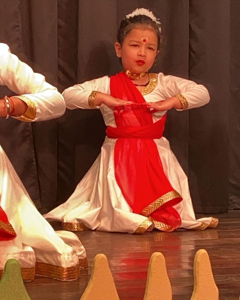 ஜிவாவின் நடன பயிற்சியின் பொழுது எடுக்க பட்ட புகைப்படம்