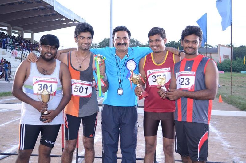 சென்னை கே.கே.நகரைச் சேர்ந்த ராஜசேகர் என்பவரது மகளான வித்யஸ்ரீ அமெரிக்காவில் “எம்.எஸ்.” பட்டம் பெற்றவர். இவர்களது காதலுக்கு இருவீட்டார் தரப்பிலும் பச்சைக்கொடி காட்டிவிட்டனர்.
