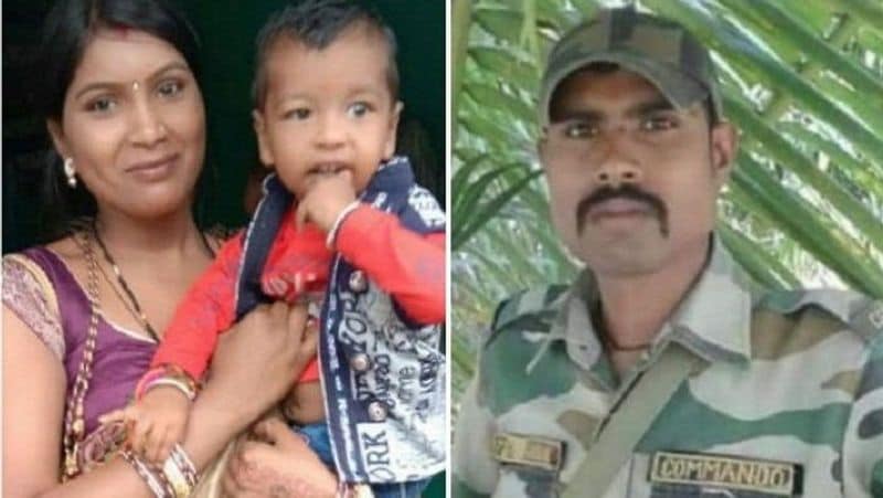 दरअसल, यह खौफनाक वारदात राजनांदगांव के मानपुर थाना परिसर में शुक्रवार देर रात हुई। सिपाही मुकेश मनहर ने रात 10 बजे पत्नी बबीता की हत्या करने के बाद खुद की भी जान ले ली। हत्या के पीछे की वजह पारिवारिक विवाद बताया जा रहा है। लेकिन अभी स्पष्ट जानकारी नहीं मिल पाई है।