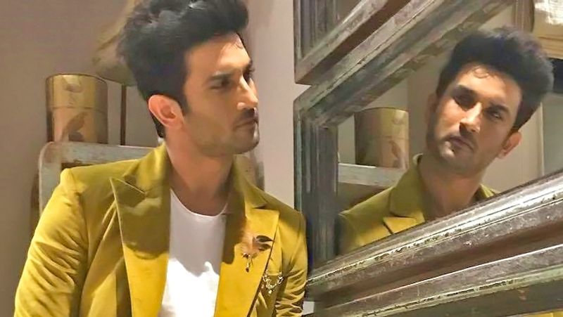 সুশান্তের মৃত্যুর পর একে একে খোলসা হয় বলিউড নিয়ে সুশান্তের ক্ষোভ। বলিউড তাঁকে এক ঘরে করে দিতে চলেছিল। আর সেই ধাক্কাই নাকি সহ্য করতে পারেননি তিনি...