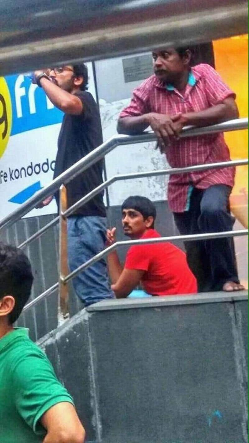 ஆர்.ஜே.வாக வாழ்க்கையை ஆரம்பித்து காமெடி நடிகராகவும், குணச்சித்திர நடிகராகவும் பெயர் பெற்ற ஆர்.ஜே.பாலாஜி இப்போது நடிகராக வளர்ந்து நிற்கிறார்.