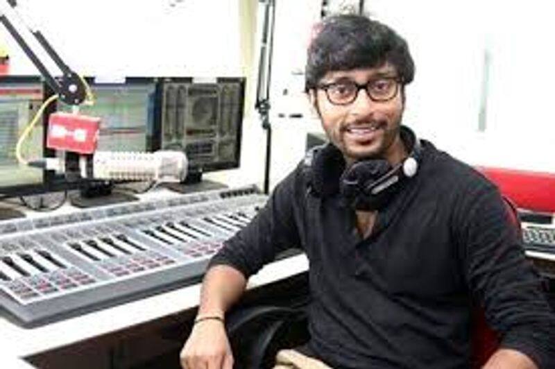 rj balaji meet director bakyaraj for remake movie?