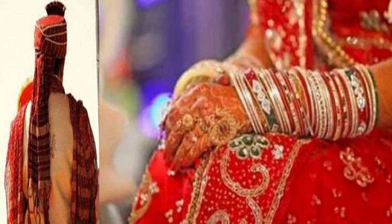 मंडप में बैठाकर दूल्हे को विवाह कार्यक्रम शुरू किया गया। मंडप में ही दूल्हा कमर से शराब की बोतल निकालकर दोस्तों के साथ पीने लगा। यह देख दुल्हन ने सिंदूरदान से पहले शराबी से विवाह करने से इंकार कर मंडप से उठकर चली गई। (प्रतीकात्मक फोटो)