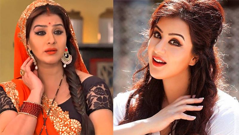 बता दें कि शिल्पा शिंदे ने अप्रैल, 2016 में ‘भाभीजी घर पर हैं’ की प्रोड्यूसर बिनेफर कोहली के खिलाफ मानसिक उत्पीड़न के आरोप लगाते हुए मामला दर्ज कराया था। अपनी शिकायत में शिंदे ने कहा है कि उन्होंने 3 मार्च को प्रोडक्शन हाउस को इस बात की जानकारी दे दी थी कि स्वास्थ्य कारणों के चलते वे शूटिंग पर नहीं आ पाएंगी। लेकिन उन्हें ईमेल भेजकर शूटिंग पर आने के लिए दबाव डाला जाता रहा। 