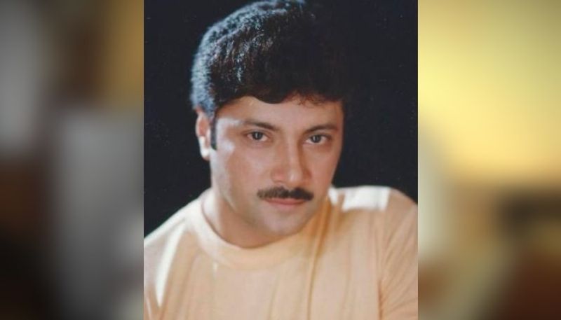 সেখান থেকে হঠাৎ হিরোর ভূমিকা থেকে সরে দাঁড়ালেন তিনি। পার্শ্ব চরিত্রে ছাড়া তাঁকে আর কোনও চরিত্রে অভিনয় করতে দেখা যায়নি তাঁকে।