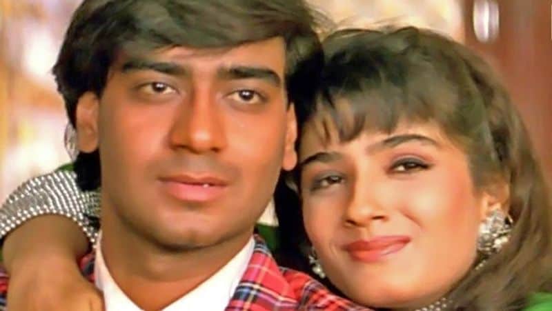 'দিলওয়ালে'-এর শ্যুটিং চলাকালীন রবিনার সঙ্গে অজয় অভিনয় করেছিলেন। ব্যস তারপর থেকে দুজনকে নিয়ে বি-টাউনে জোর জল্পনা শুরু হয়েছিল।