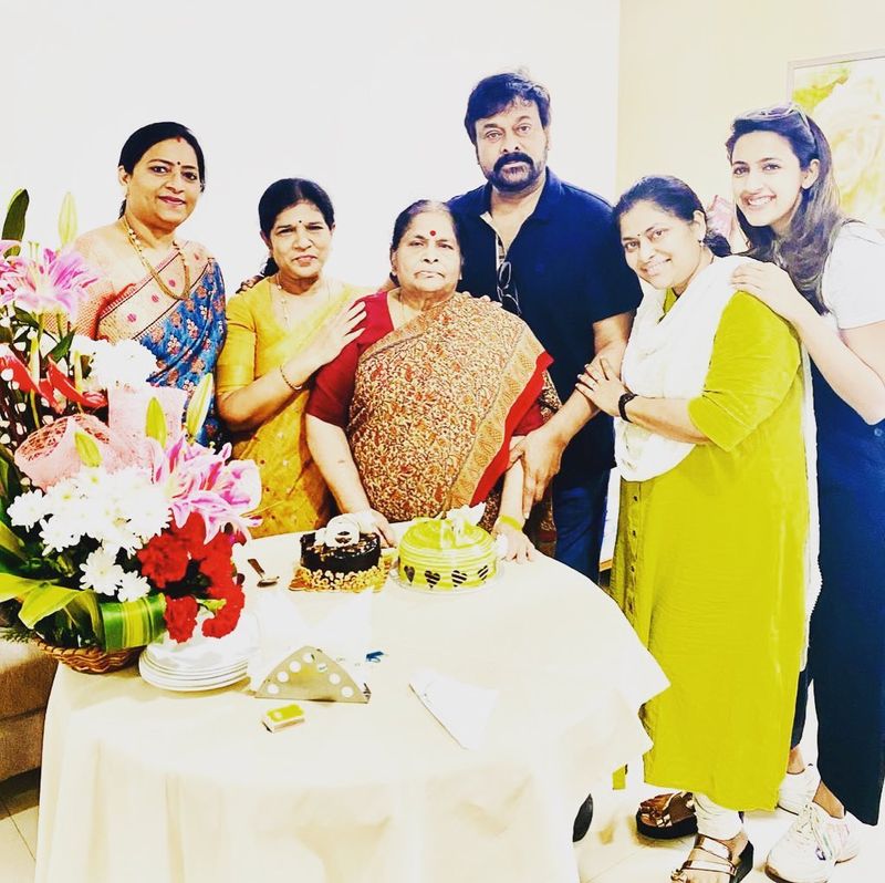 இதுவரை 5 படங்களில் நடித்துள்ள இவருக்கு பெரிதாக பட வாய்ப்புகள் அமையவில்லை. அதனால் இவரது பெற்றோர் திருமணம் செய்ய முடிவெடுத்துள்ளனர். 