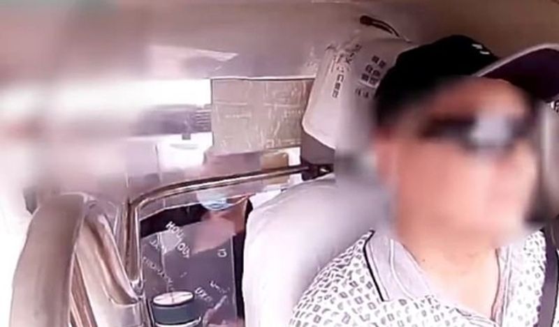 छलांग लगाने से पहले मिस्टर ली एक टैक्सी में बैठे थे। ब्रिज से क्रॉस होते हुए अचानक उन्होंने टैक्सी वाले को रुकने को कहा और फिर छलांग लगा दी। 