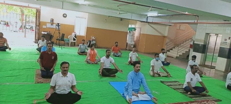 ಸಂಸದ ನಳಿನ್ ಯೋಗ ಮಾಡಿ ವಿವಿಧ ಆಸನಗಳನ್ನು ಮಾಡಿದರು.
