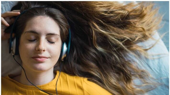 Do you hear the song before going to bed at night ... Do you hear the song before going to bed at night ...