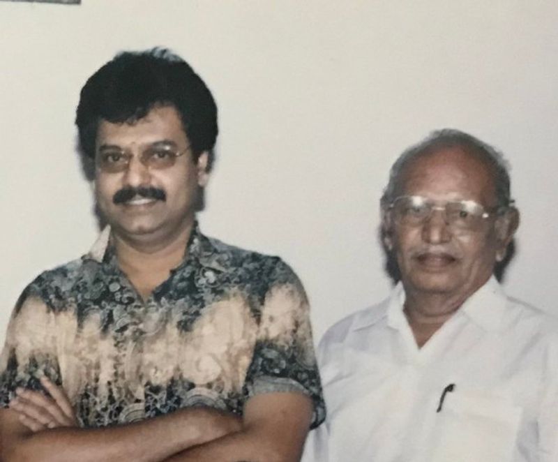 நடிகர் விவேக் தந்தையுடன் எடுத்து கொண்ட புகைப்படத்தை பதிவிட்டு வாழ்த்து