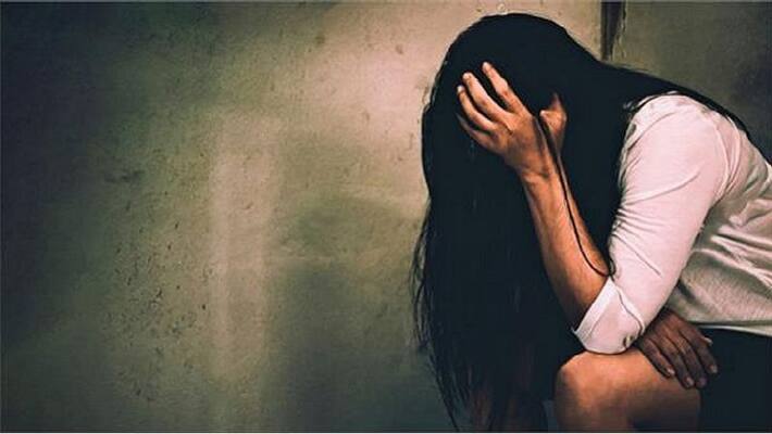 madhyapradesh woman forced to carry husband on shoulders to pay for sins madhyapradesh woman forced to carry husband on shoulders to pay for sins