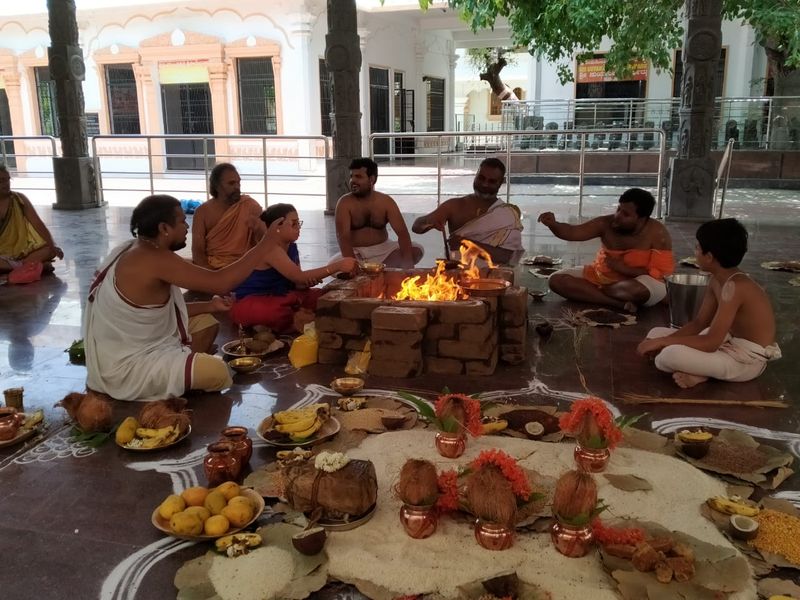 ಹೋಮದಲ್ಲಿ ಶ್ರೀ ಮಠದ ಸಿಬ್ಬಂದಿ ಮಾತ್ರ ಭಾಗಿಯಾಗಿದ್ರು.